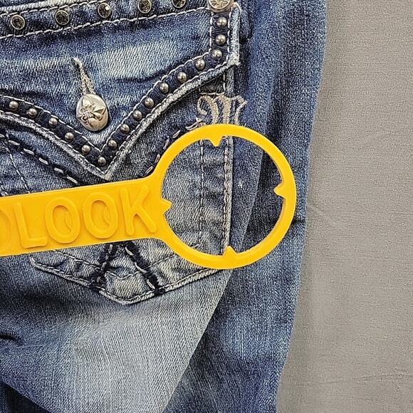 miss me jeans 29 JW5824P Cuffed Capri Embellished 21"Inseam Sparkling Butt Blue - Picture 8 of 11